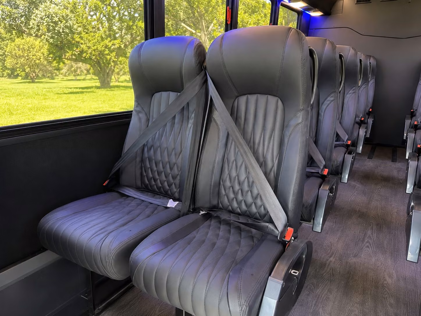 lancaster 18 passenger minibus rental