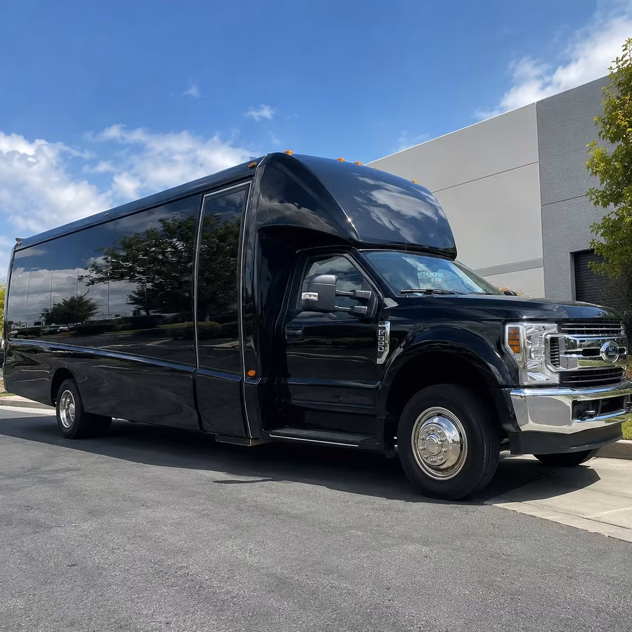 lancaster 20 passenger minibus rental
